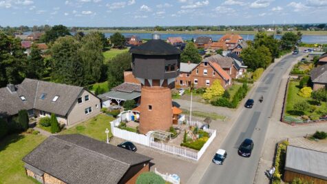 Panoramablick auf die Elbe – Wohnen im Wasserturm, 21435 Stelle-Fliegenberg, Haus